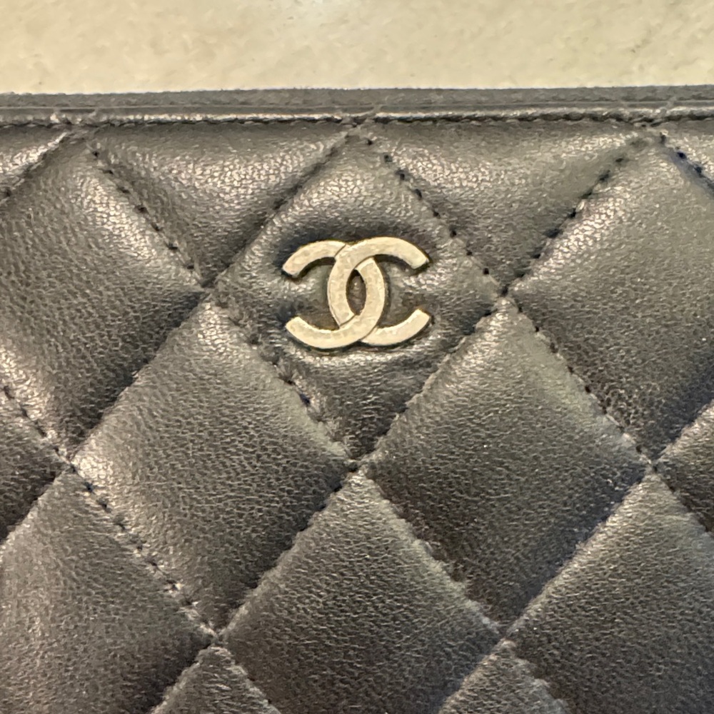 CHANEL Black Quilted Leather Wallet - Picture 3 of 7
